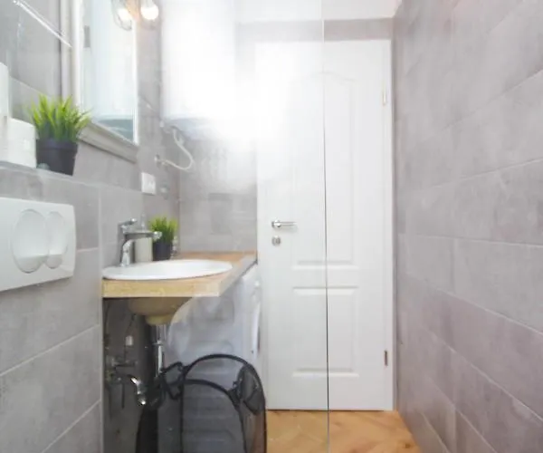 Lola's アパート *